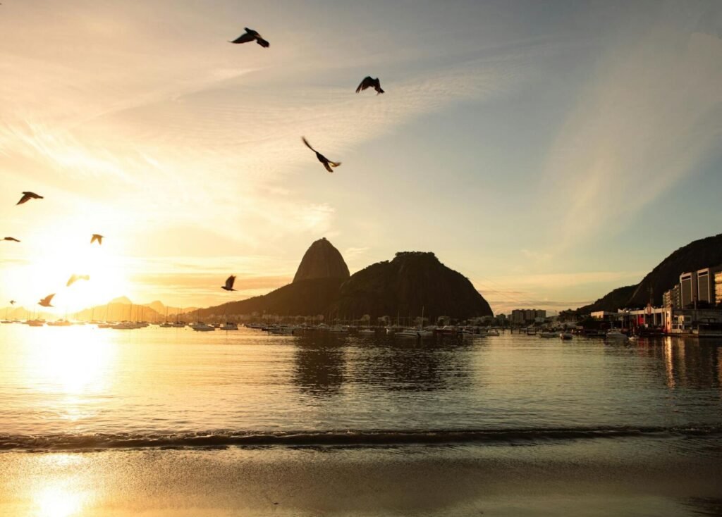 Praia e mar para curtir a viagem